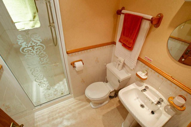 Large double Rooms With En-suite (Inc. Breakfast)