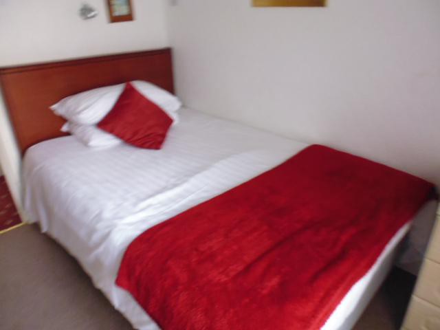 Large Single Room Inc Breakfast